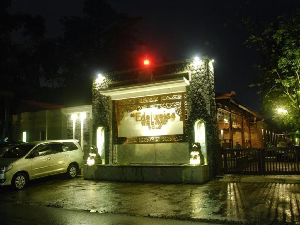 The Edelweiss Hideaway Villa Solo Exterior photo