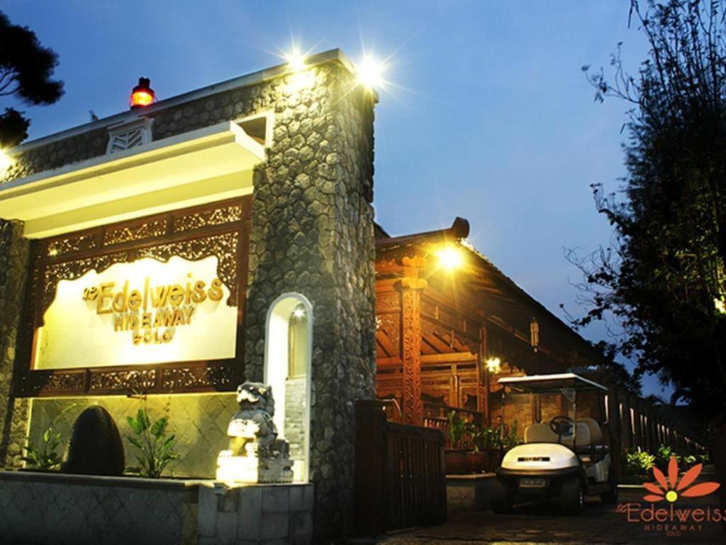 The Edelweiss Hideaway Villa Solo Exterior photo