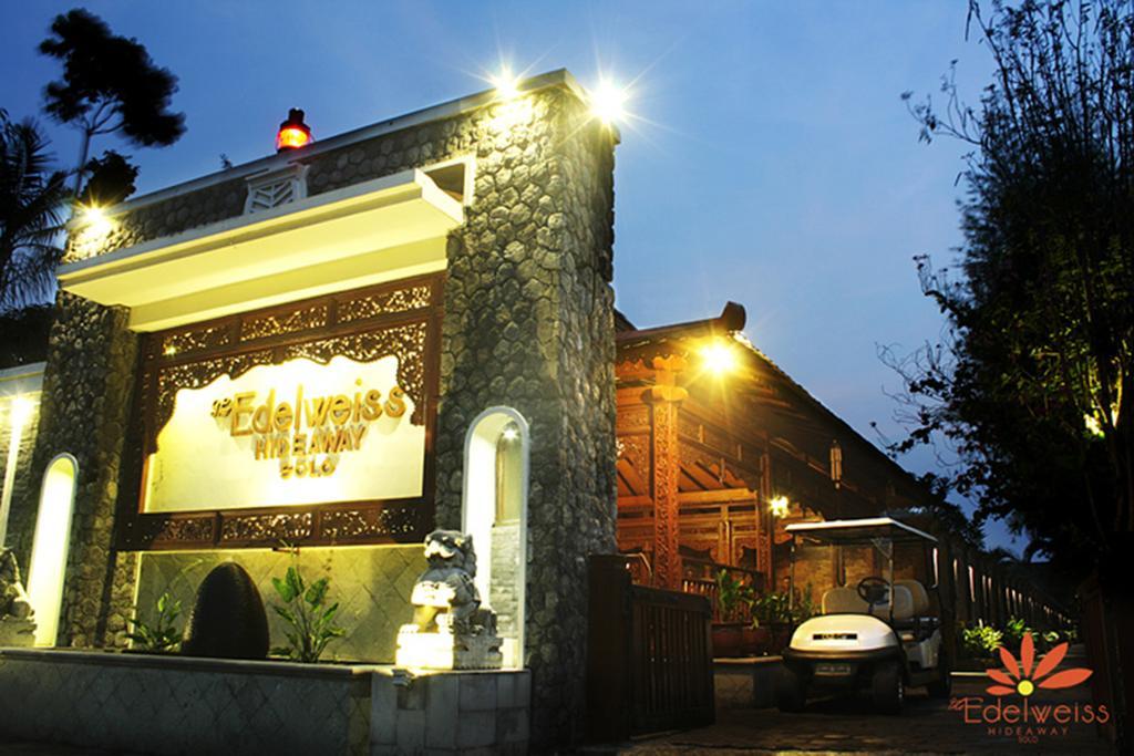 The Edelweiss Hideaway Villa Solo Exterior photo