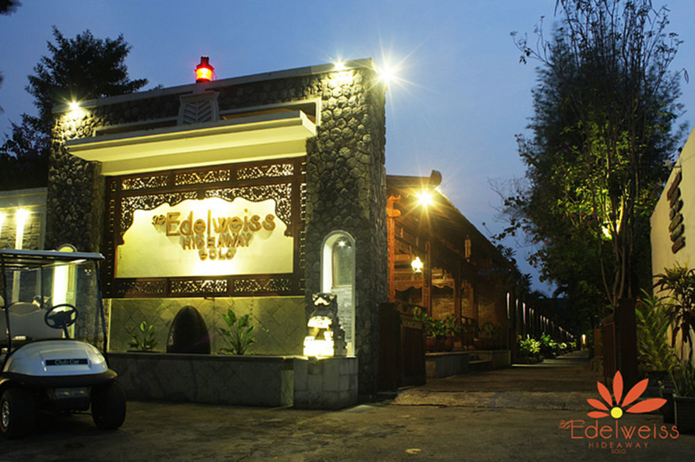 The Edelweiss Hideaway Villa Solo Exterior photo