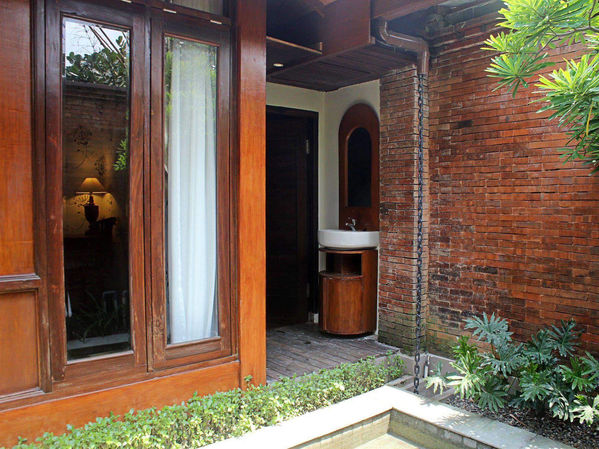 The Edelweiss Hideaway Villa Solo Exterior photo