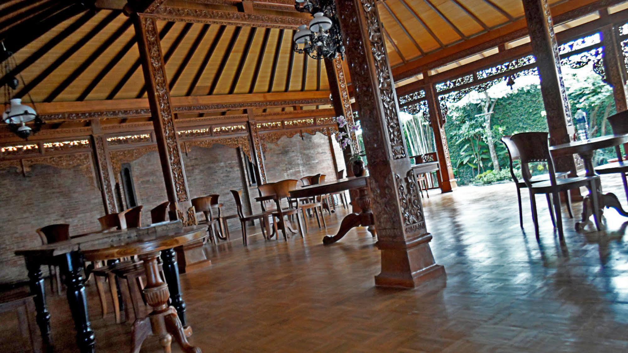 The Edelweiss Hideaway Villa Solo Exterior photo